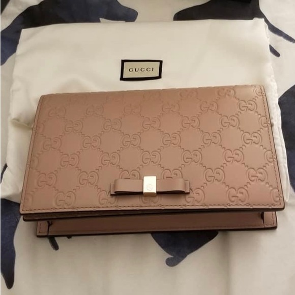 Gucci Crossbody Bag - Can be used as a Clutch! 100% Authentic!! - Picture 2 of 5